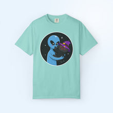 Even Aliens Love Cats T-shirt