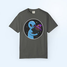 Even Aliens Love Cats T-shirt