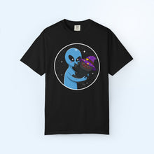 Even Aliens Love Cats T-shirt