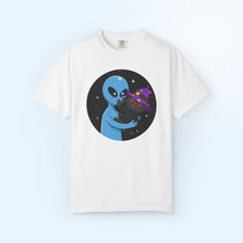 Even Aliens Love Cats T-shirt